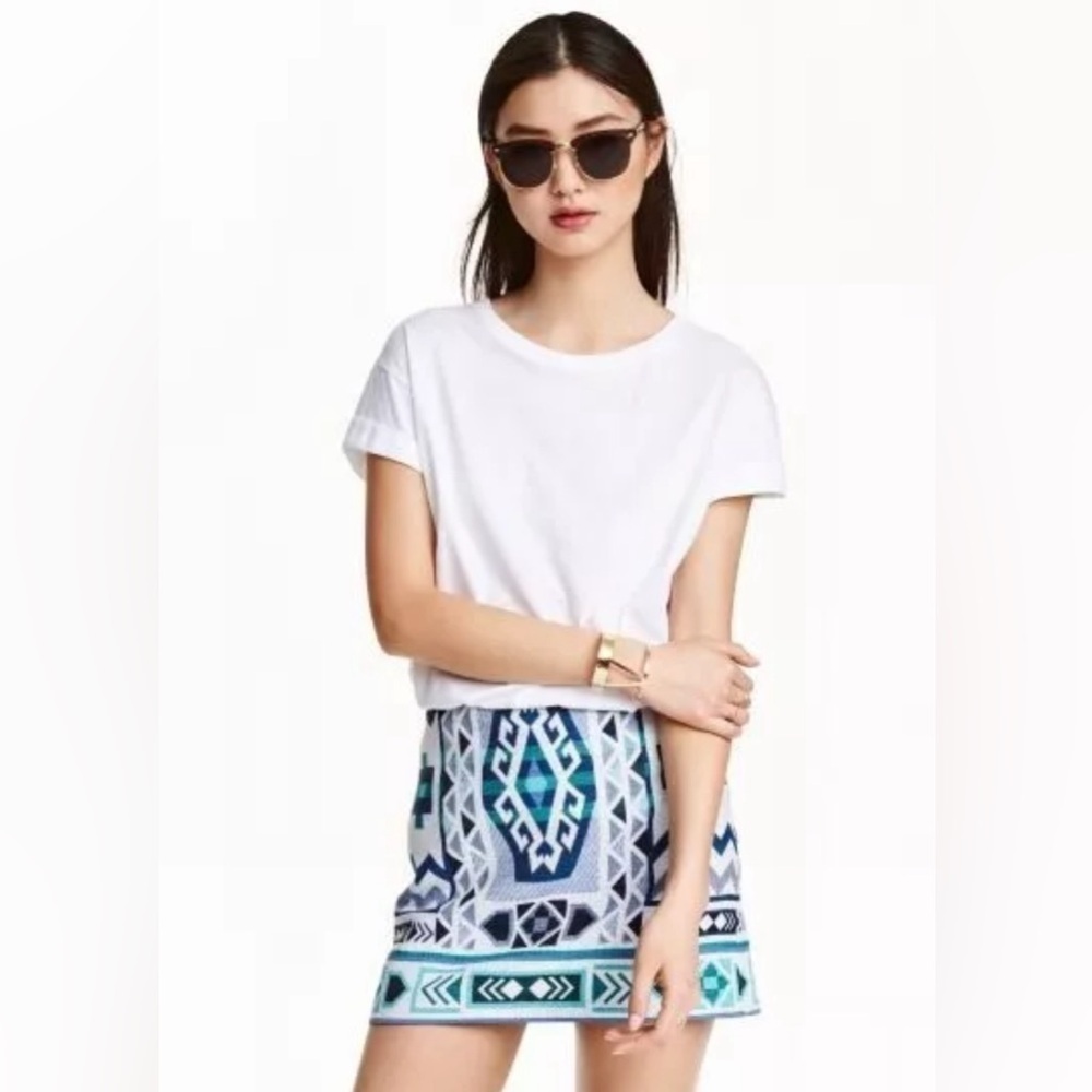 H&M Divided Women’s Blue White Aztec Geometric A-Line Mini Skirt Size 6